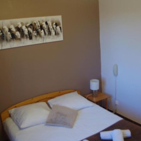 Le Robinson Otel Pierrelatte Dış mekan fotoğraf