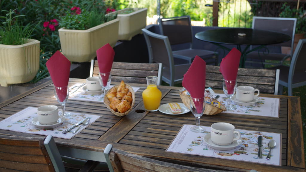 Le Robinson Otel Pierrelatte Dış mekan fotoğraf