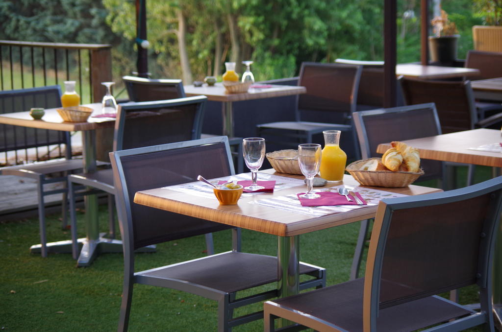 Le Robinson Otel Pierrelatte Dış mekan fotoğraf