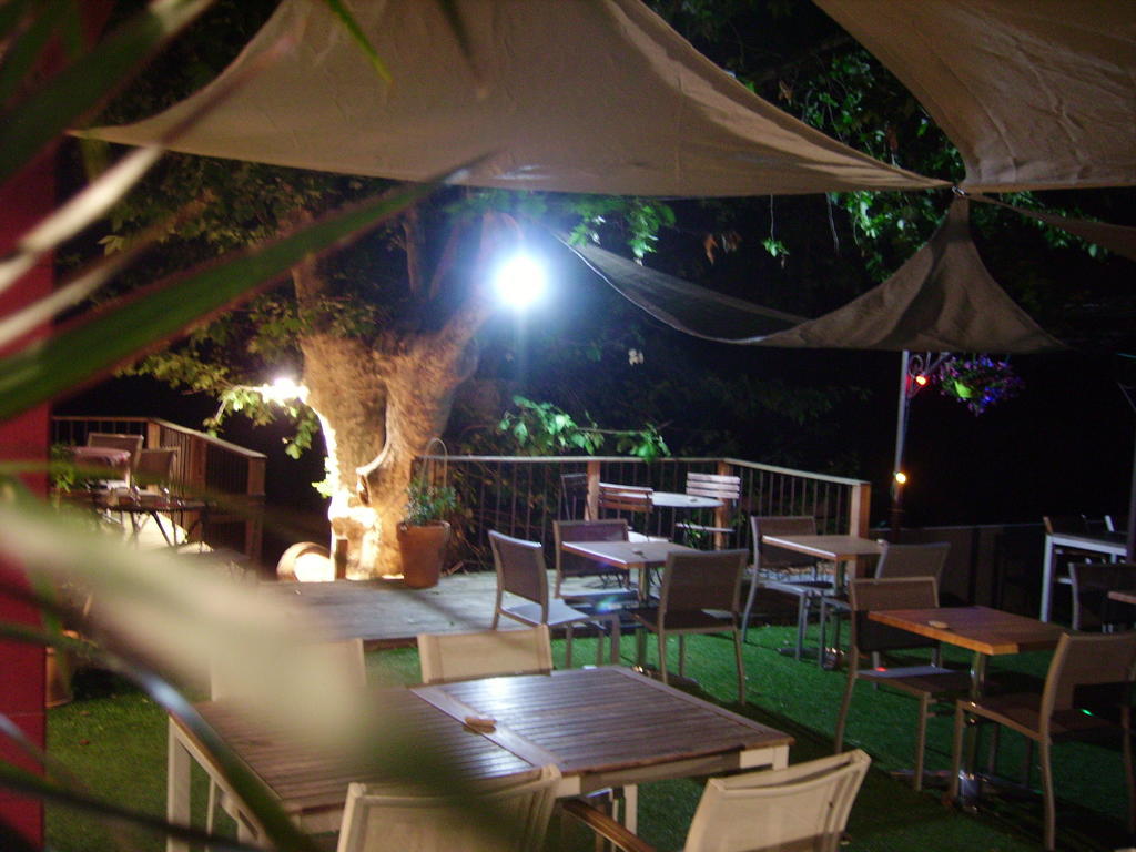Le Robinson Otel Pierrelatte Dış mekan fotoğraf