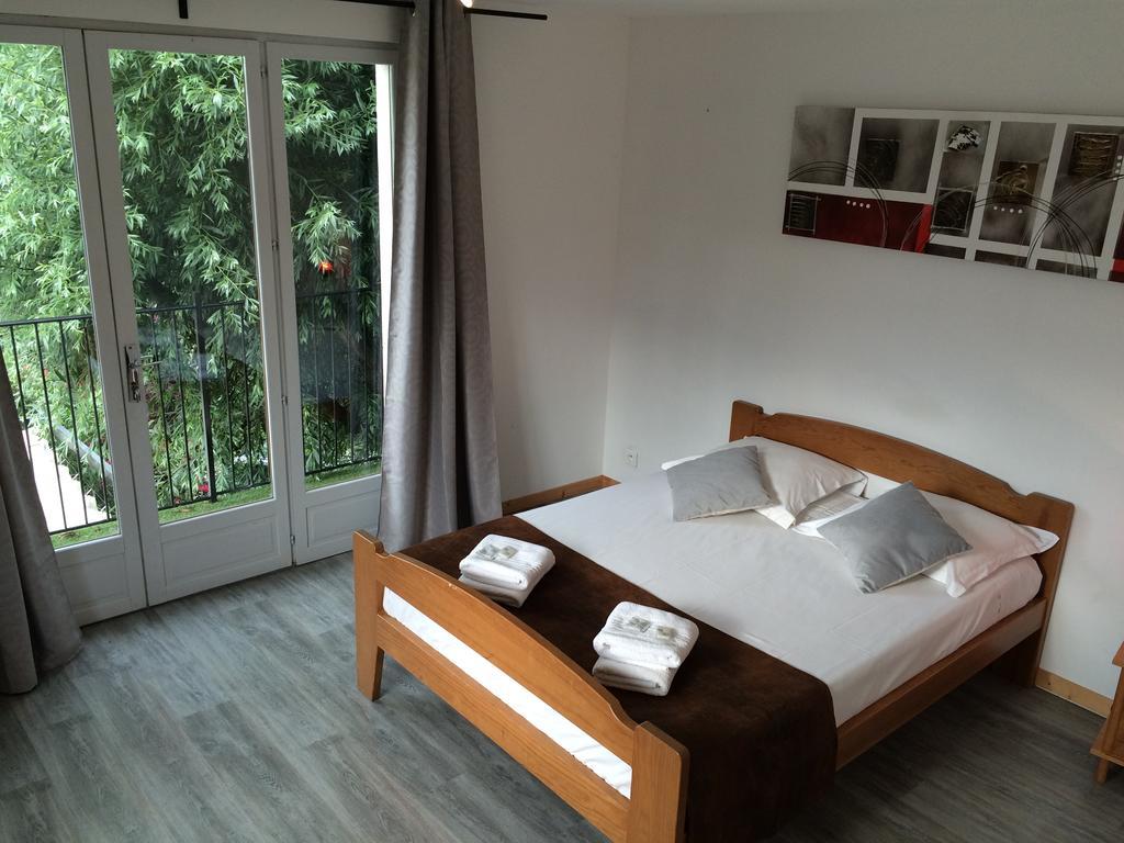 Le Robinson Otel Pierrelatte Dış mekan fotoğraf