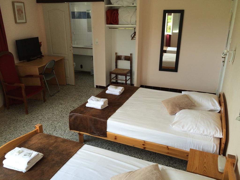 Le Robinson Otel Pierrelatte Dış mekan fotoğraf